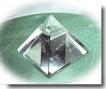 水晶ピラミッド【天然石アクセサリーFROMS】
